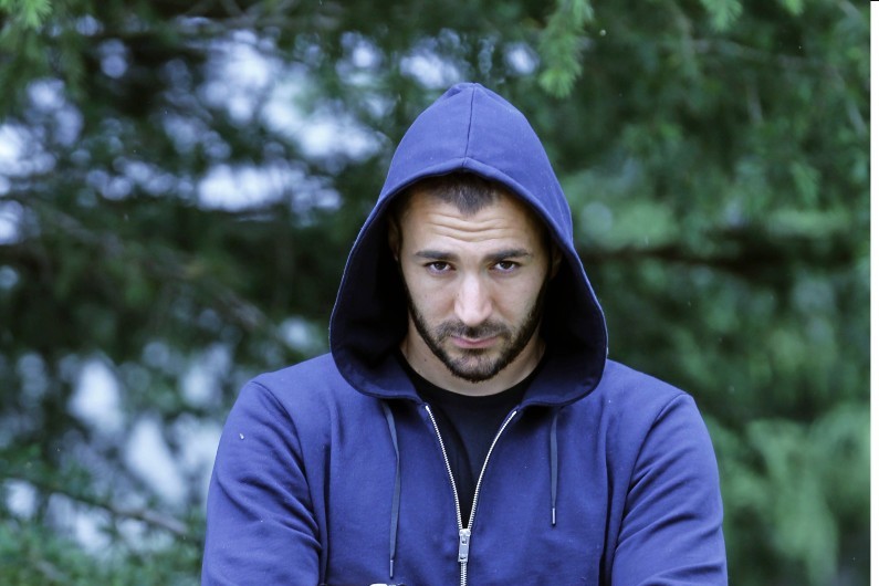 Propos de Karim Benzema : "Il instrumentalise ses origines ...