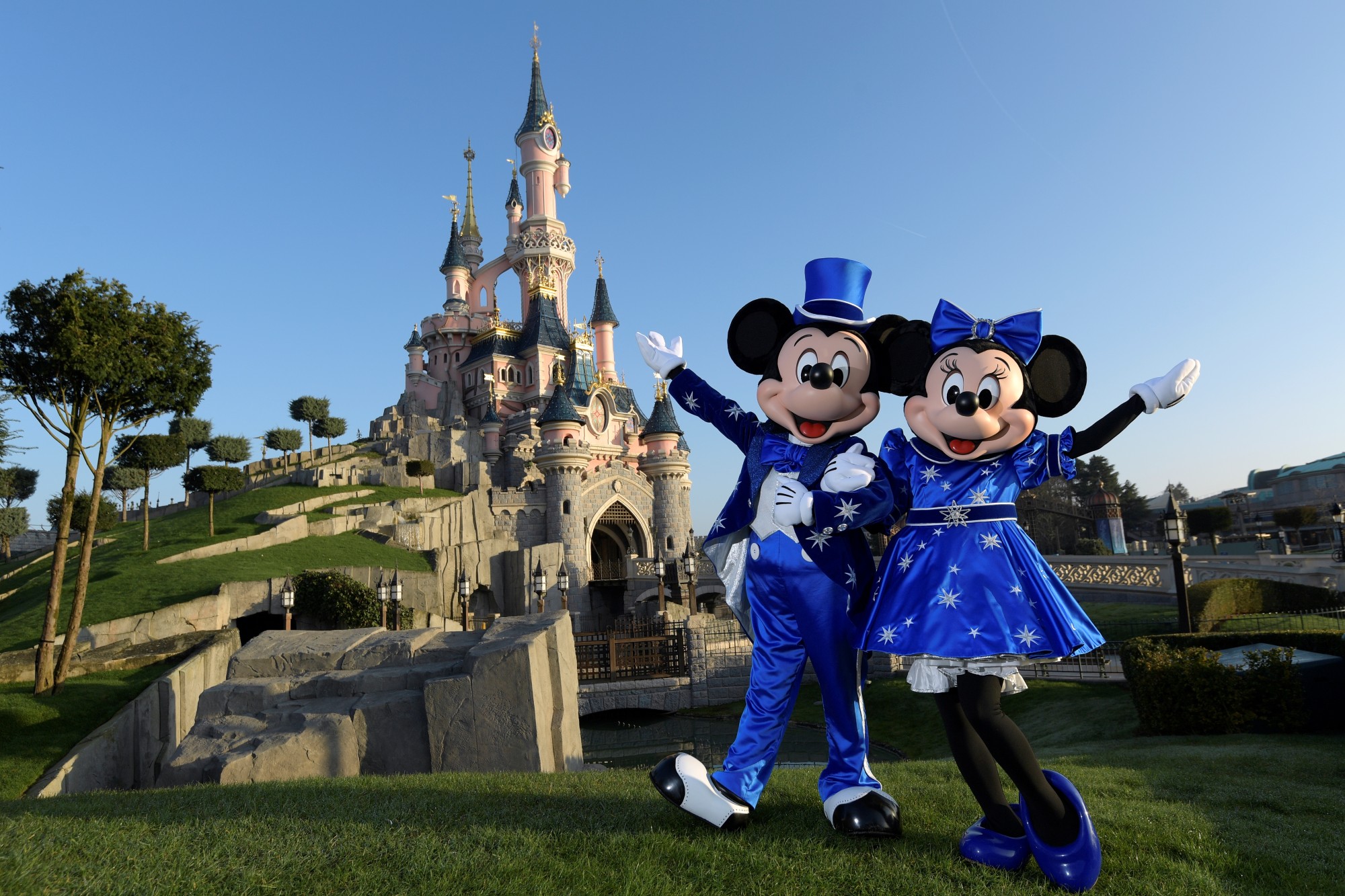 Disneyland Paris Confine Jusqu En Fevrier Mais Espere Rouvrir Pour Les Fetes