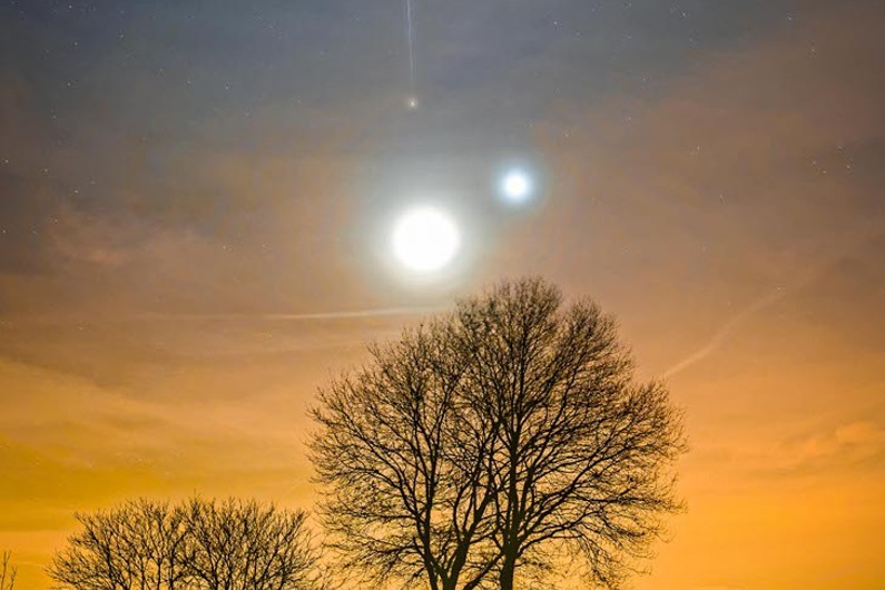 Un Français capture la station ISS, Mars, Vénus et la lune sur la même photo