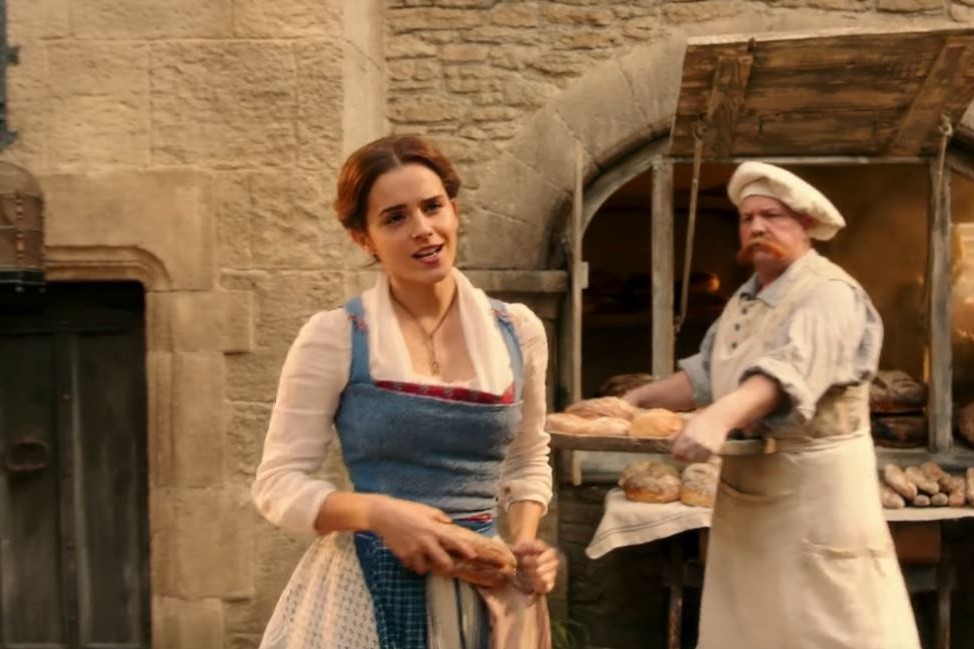 Qui Chante Dans La Belle Et La Bete Le Film "La Belle et la Bête" : découvrez la première chanson du film avec Emma