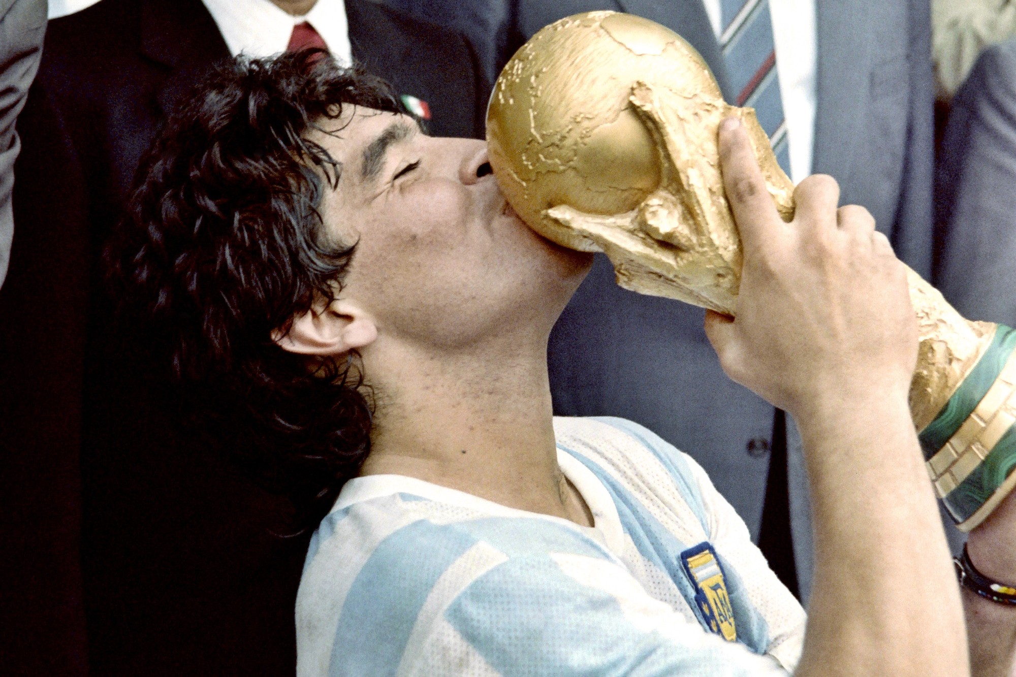 Diego Maradona fautil admirer la "main de Dieu" autant que ses deux
