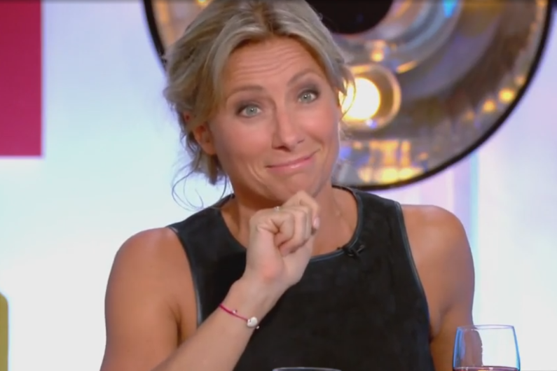 Films Et Séries Tv Avec Anne-sophie Lapix VIDÉO - Anne-Sophie Lapix refuse un cadeau spécial de l'actrice Alice Pol