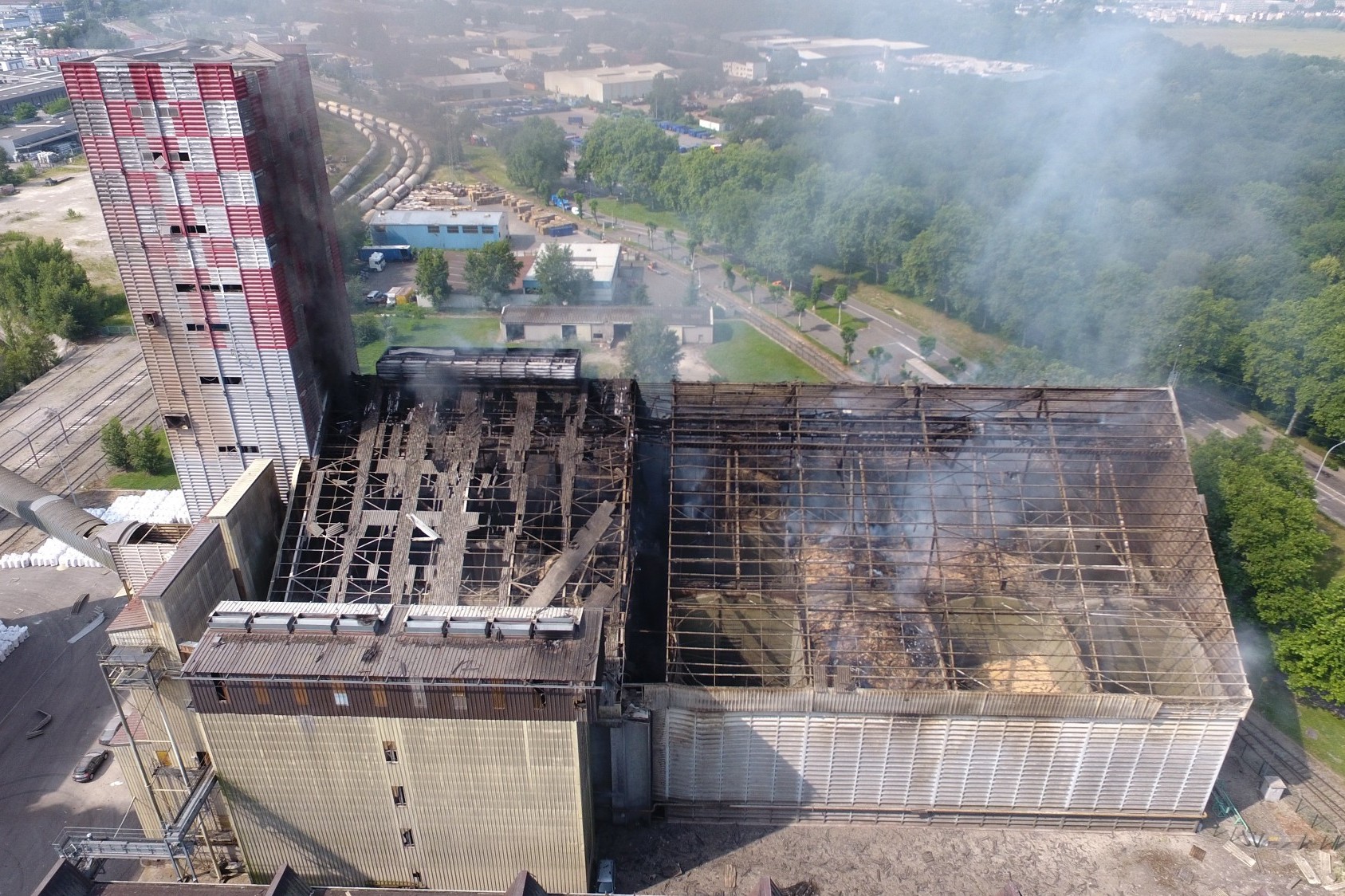 Strasbourg l'explosion d'un silo à grains fait plusieurs blessés