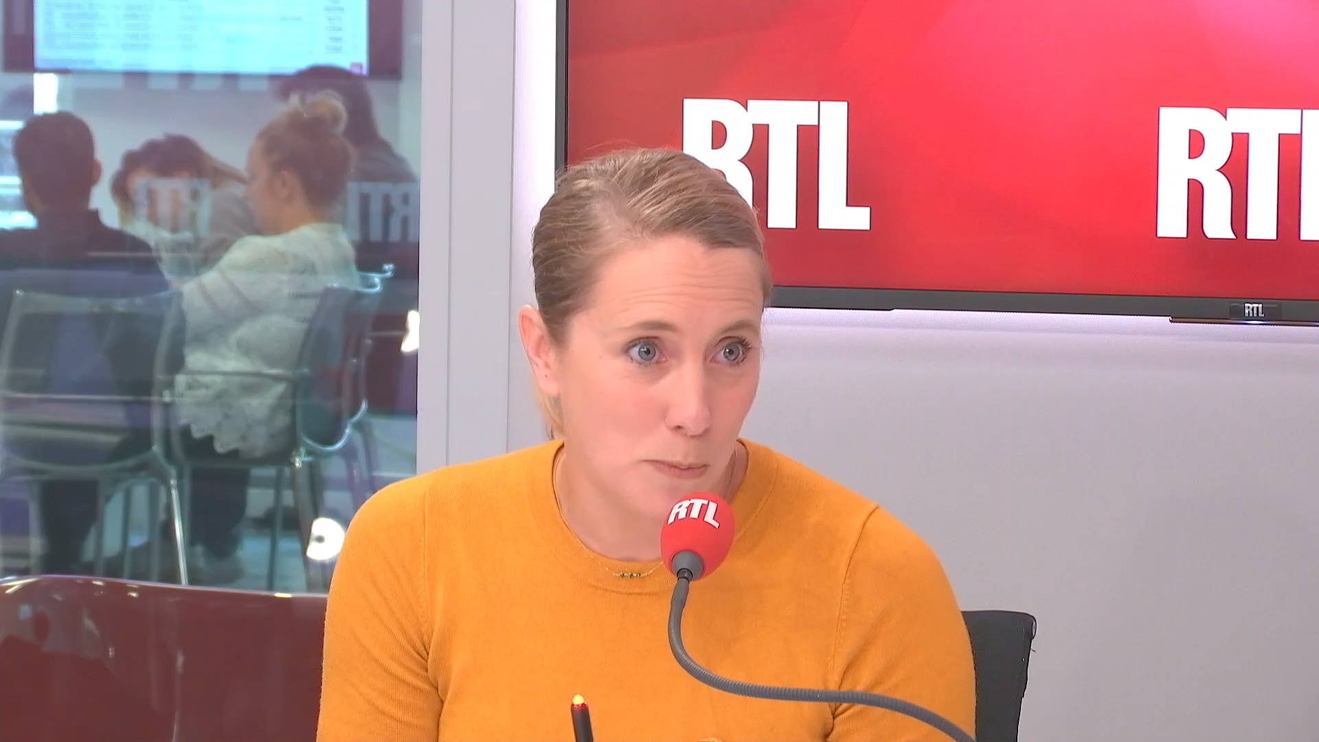 Andrea Bescond Et Si On Se Parlait "Qu'il ferme sa gueule" : Andréa Bescond réagit à "l'élégance, la