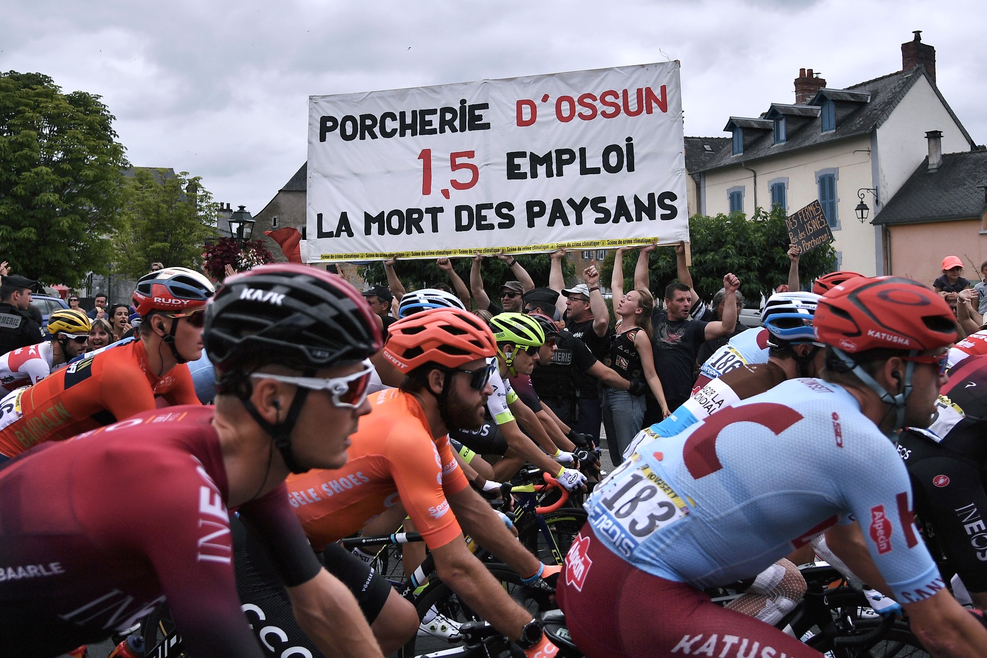 Heure Départ Tour De France Aujourd Hui Tour de France 2019 : une manifestation retarde le départ de la 14e étape