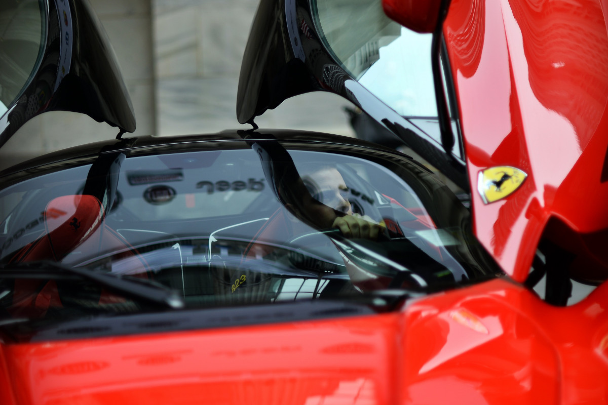 Var Il Abime Sa Ferrari Sur Un Dos D Ane La Mairie Doit L Indemniser