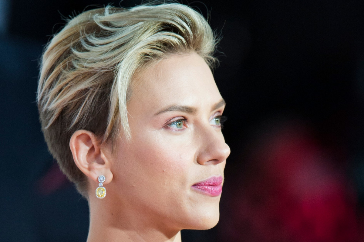Coupe Courte En Arrière Femme 6 stars superbes avec une coupe courte