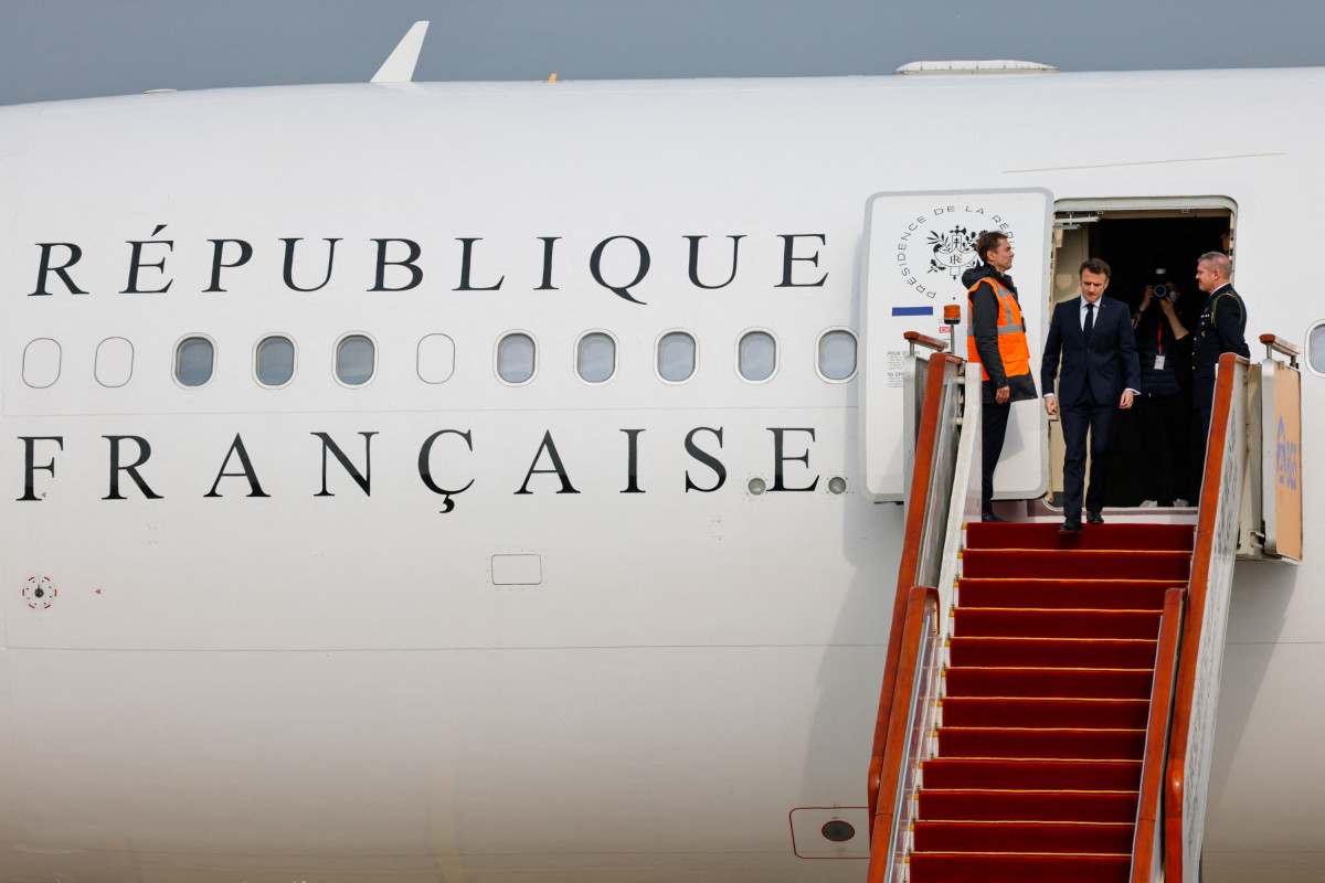 207 000 euros le déplacement : la facture des voyages de Macron a quasiment doublé depuis 2018