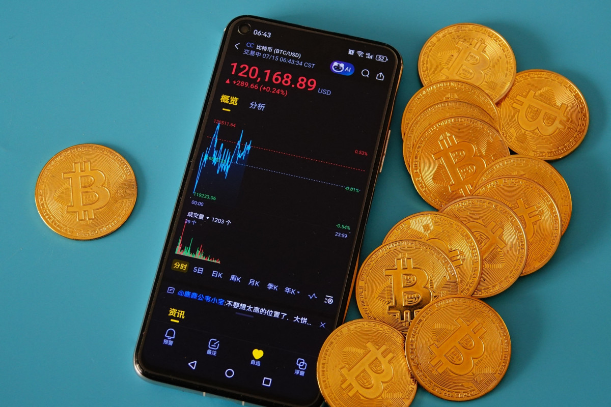 Bitcoin : plus de 105.000 euros, pourquoi la cryptomonnaie bat des records