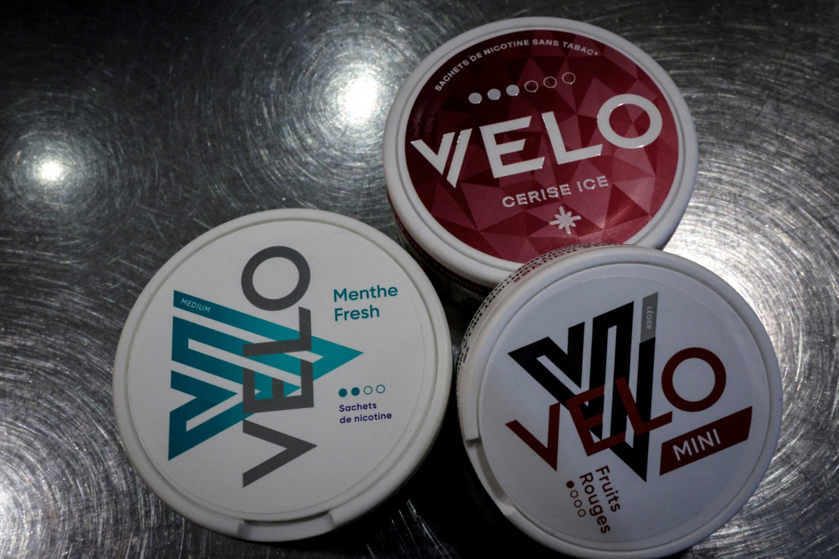 Les "pouches", ces sachets de nicotine populaires par les jeunes seront  interdits ds mars 2026