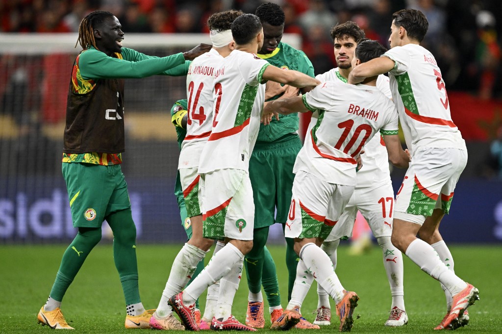 "On n'a pas triché" : pénalty litigieux, boycott, panenka ratée... Comment le Sénégal a renversé le Maroc dans la confusion en finale de la CAN