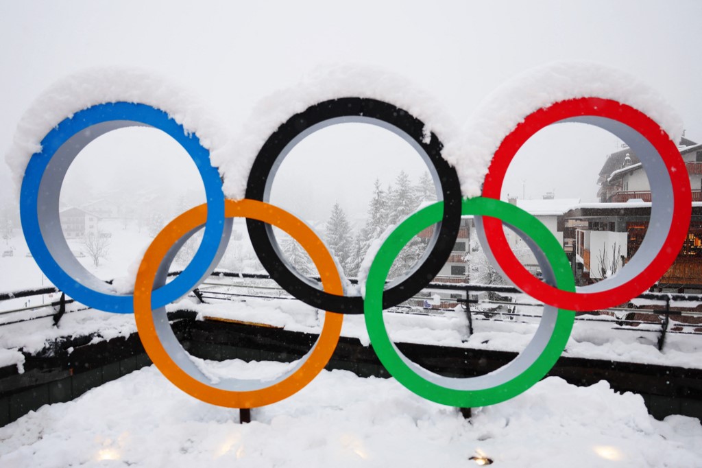 https://images.rtl.fr/~c/1200v800/rtl/www/1812454-les-anneaux-olympiques-a-cortina-d-ampezzo-en-italie-le-25-janvier-2026.jpg
