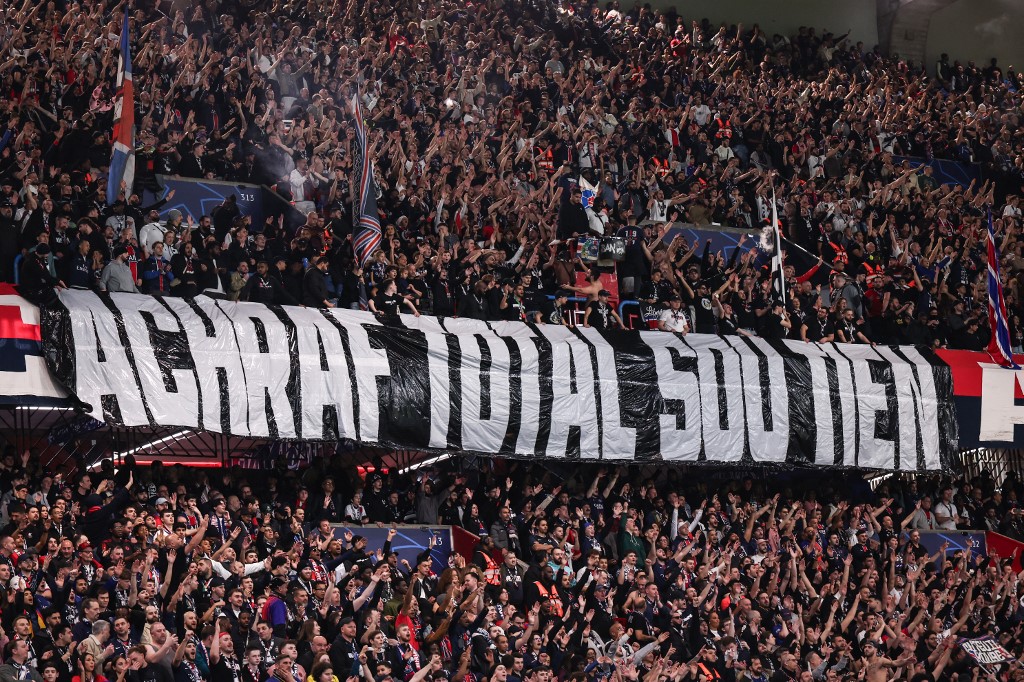 PSG-Monaco : les supporters parisiens apportent leur "total soutien" à Achraf Hakimi, renvoyé en procès pour viol