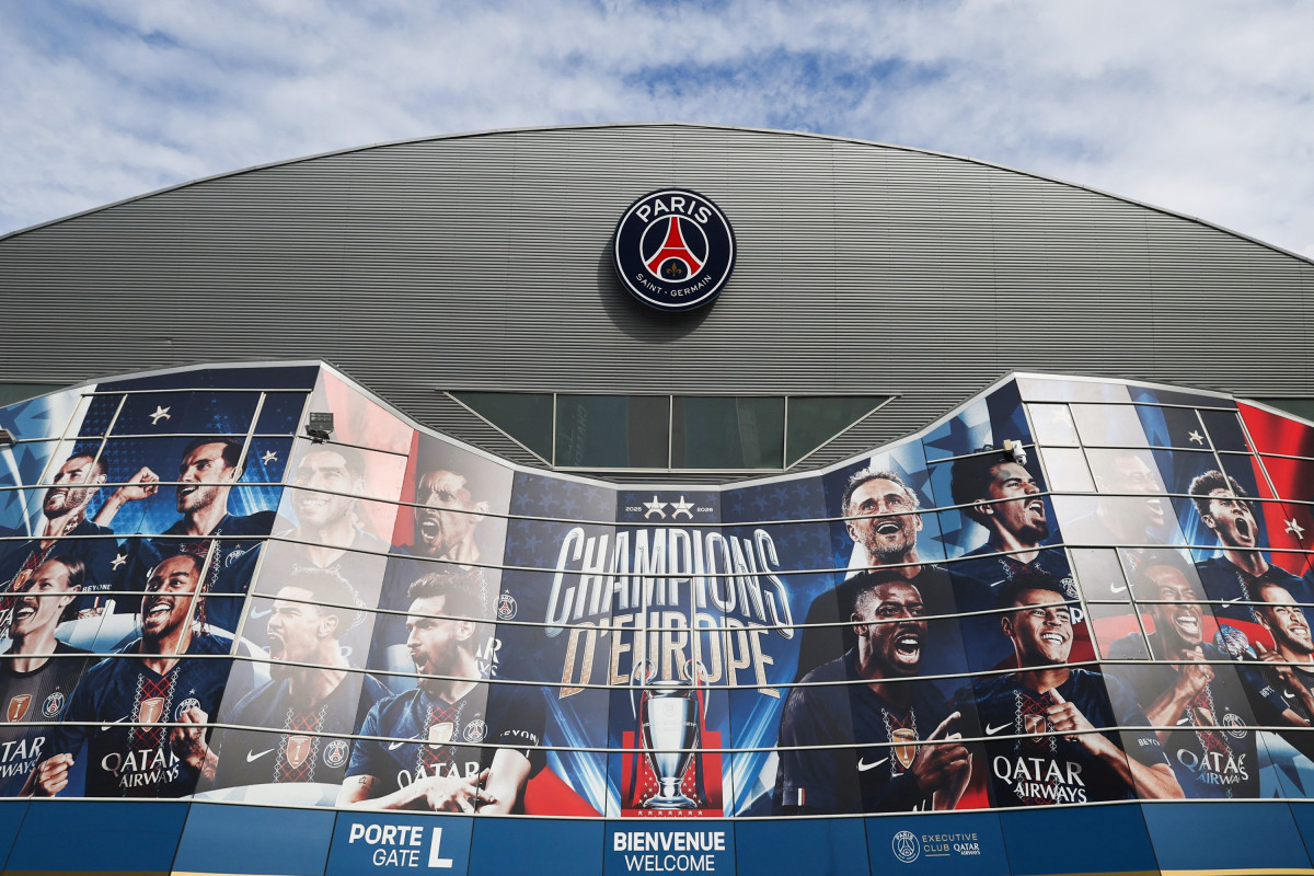 Mercato : chantiers offensifs, gardiens de but et ventes record... Où en est le marché des transferts du PSG ?