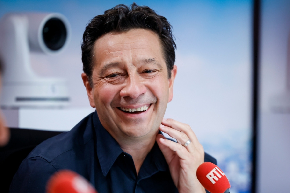 "Moi pas président, moi pas candidat, moi faire durer le suspense" : dans la voix de Laurent Gerra, François Hollande laisse planer le doute pour la présidentielle