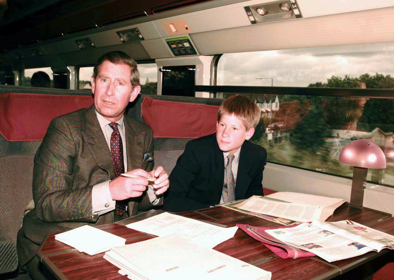 Eurostar at 25 1082283 le prince charles et son fils harry en 1998 - Eurostar at 25