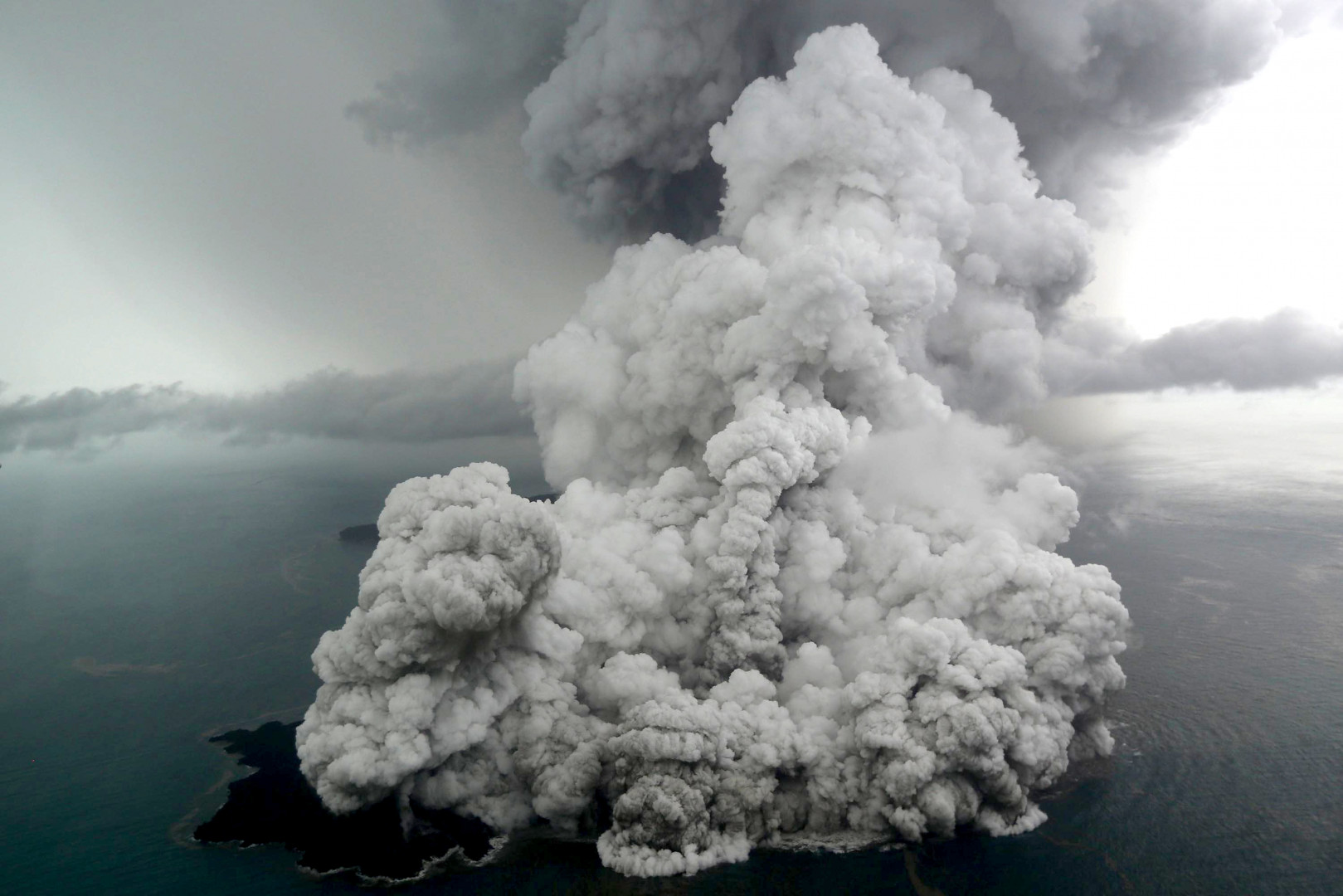 Indonésie : "l'enfant" de Krakatoa, le volcan à l'origine du tsunami