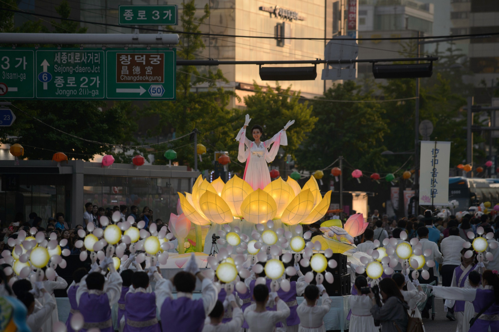 Coree Du Sud Les Images Colorees De L Anniversaire De Bouddha