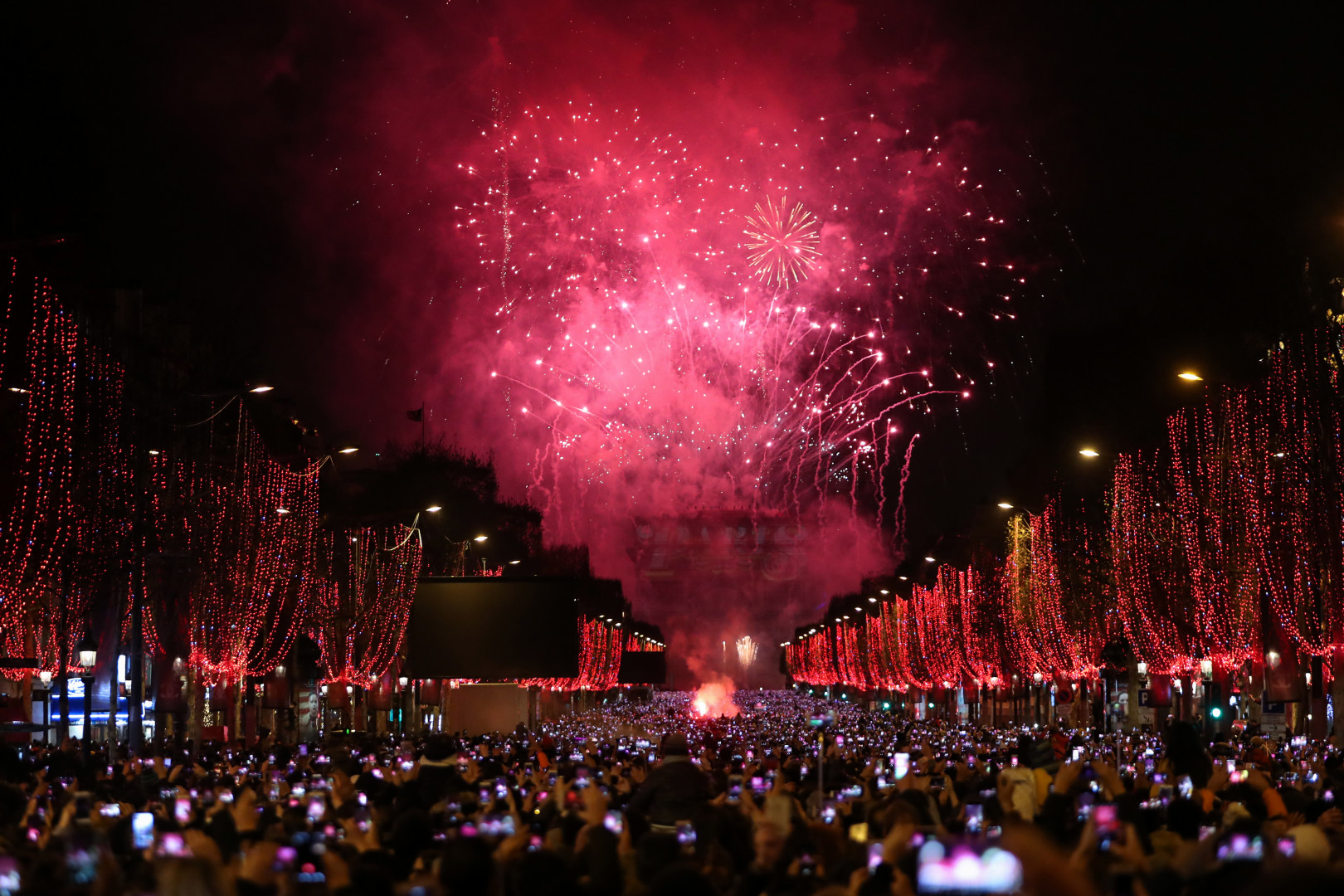 Diaporama Bonne Annee 19 Sydney Tokyo Le Monde Celebre Le Nouvel An