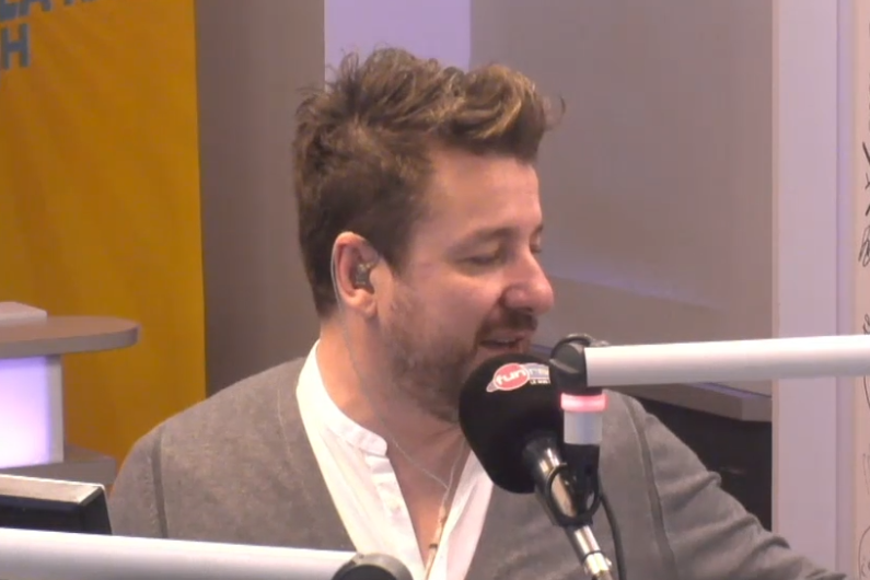 VID O Bruno Dans La Radio Une Auditrice Exigeante