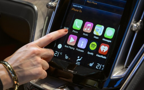 GOOGLE MEET APPLE CARPLAY visual data 3