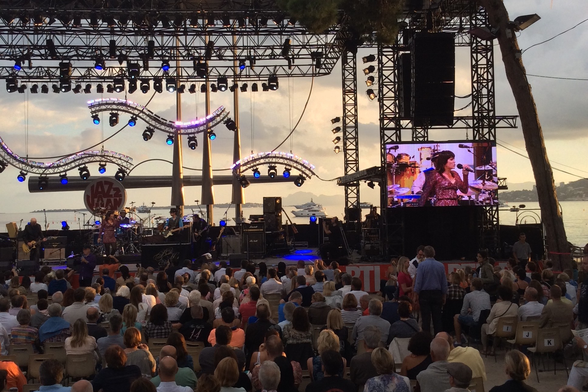 Festival De Jazz Juan Les Pins 2022 Partez à Juan Les Pins avec le Stop ou encore