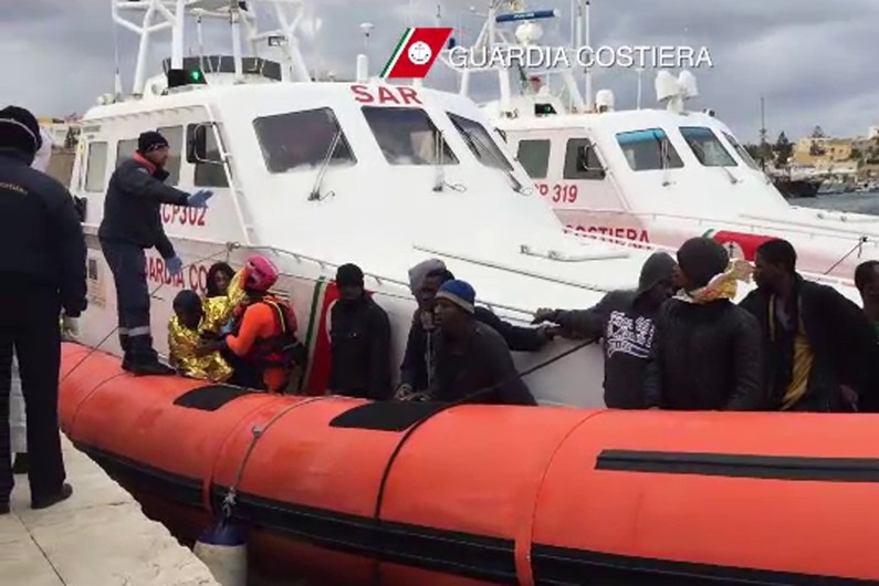 Méditerranée : plus de 200 migrants disparus en mer