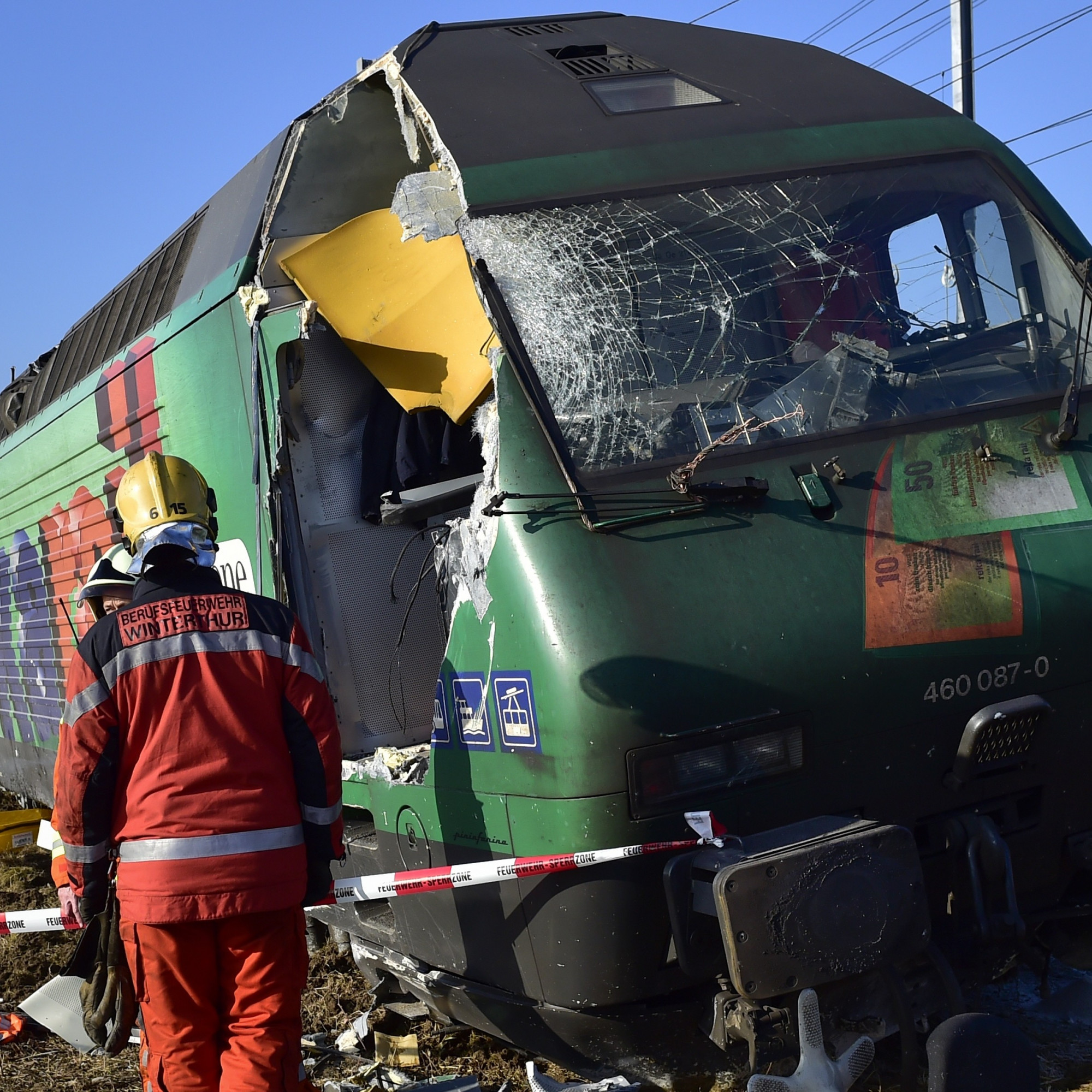 Suisse un mort et plusieurs blessés dans la collision de deux trains Suisse un mort et plusieurs blessés dans la collision de deux trains