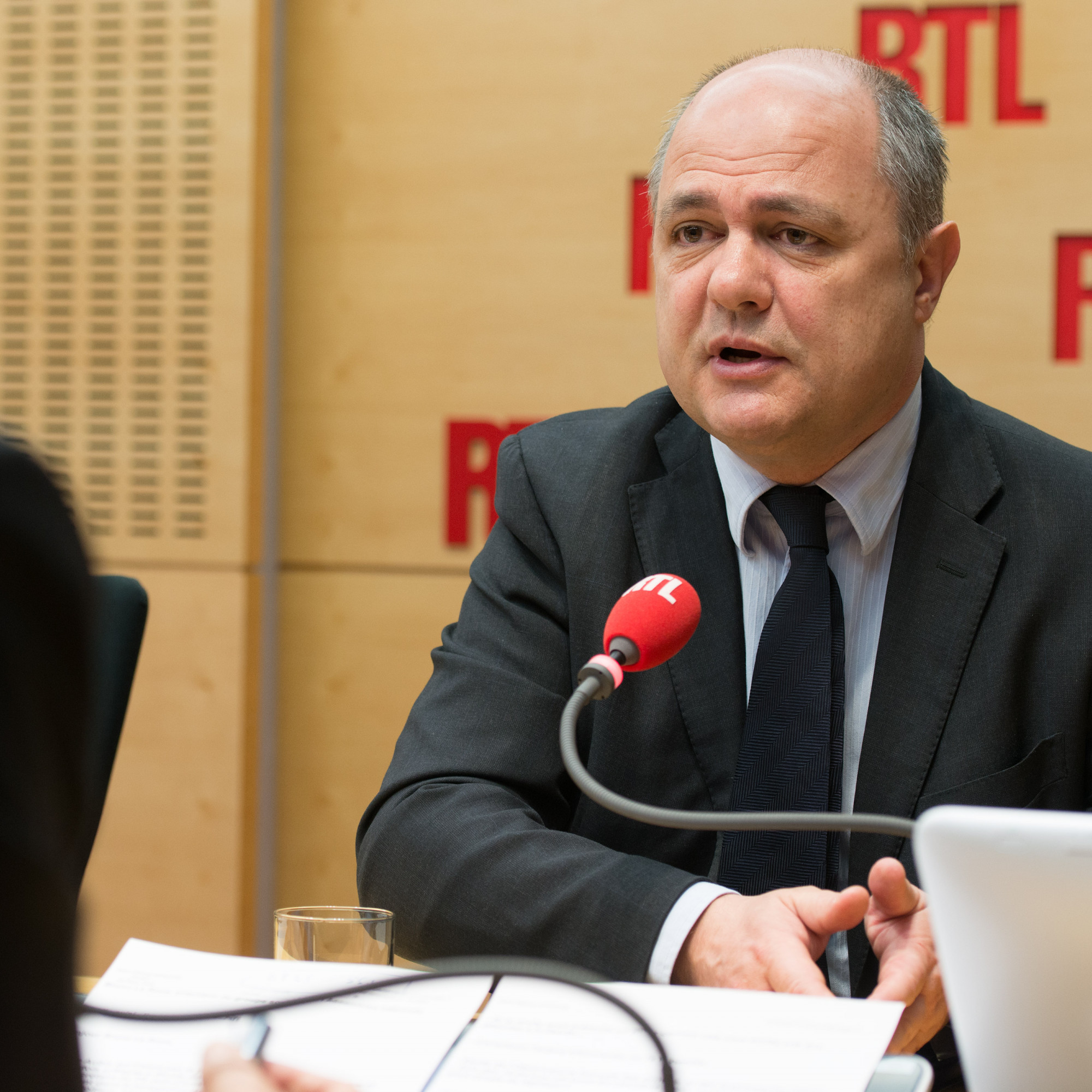 Loi Renseignement : Bruno Le Roux parle d'une