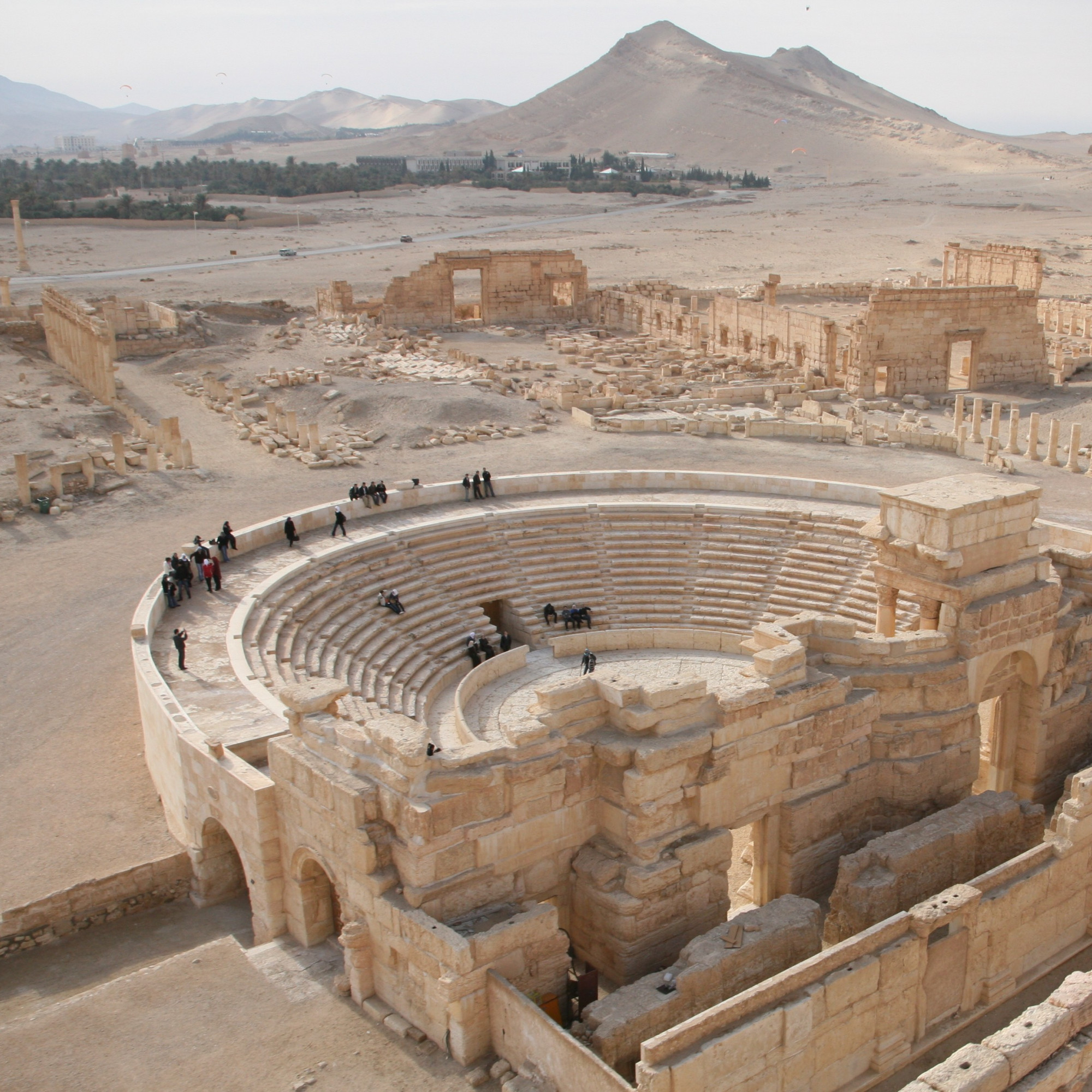 Сирия амфитеатр пальмира. Босра сирия римский театр. Древние деревни северной сирии сирия. Сирия древние развалины пальмира. Пальмира древний город.