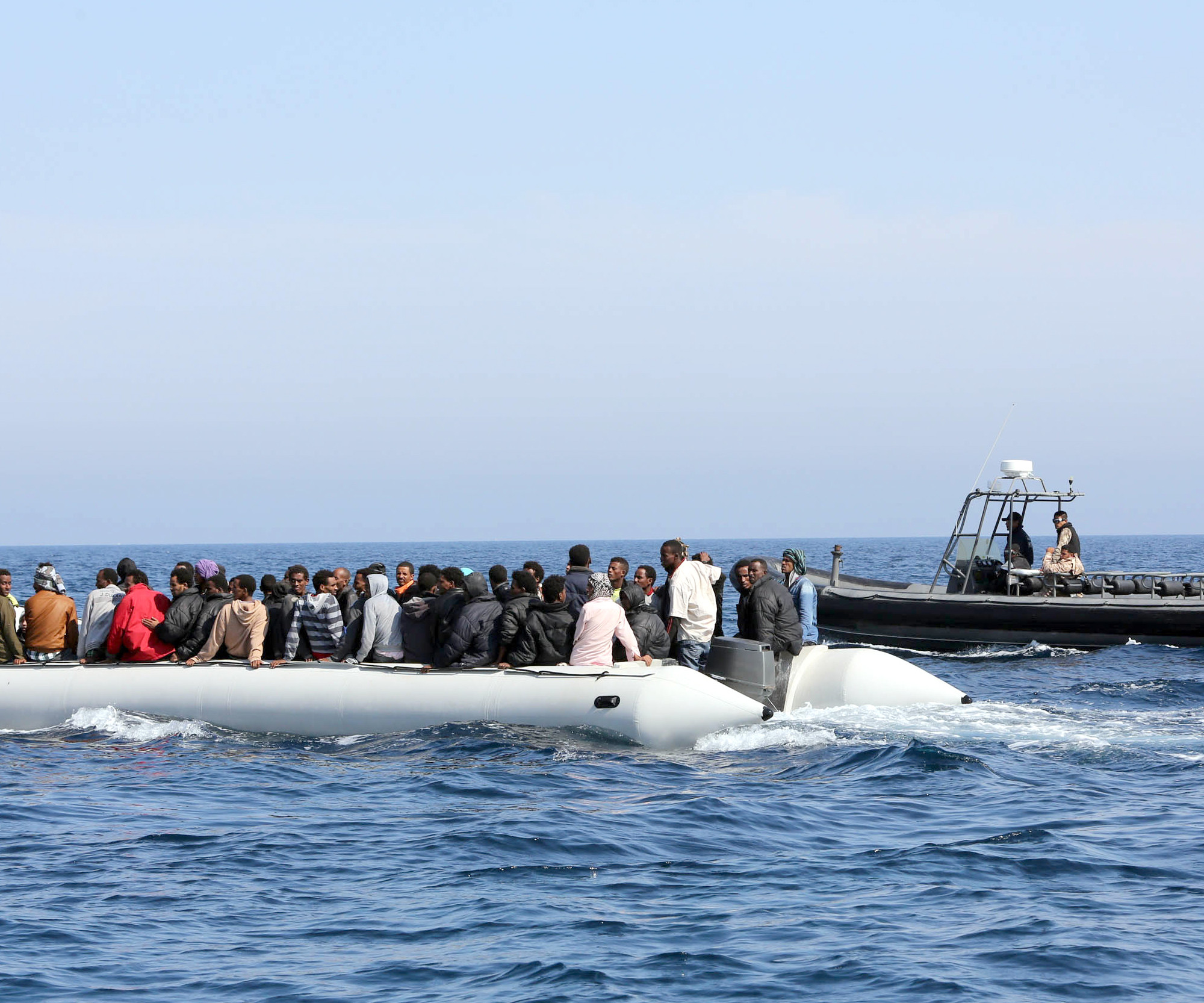 Migrants : au moins une dizaine de morts dans un naufrage au large de ...