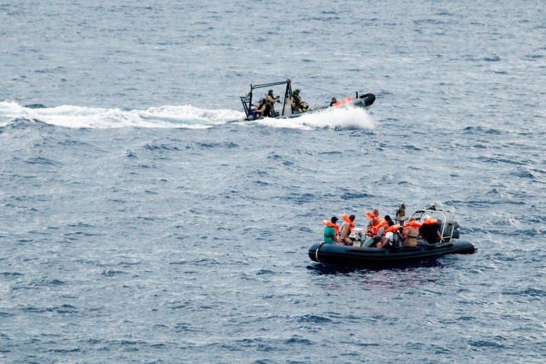 Migrants : 400 clandestins secourus après un naufrage au large de la Libye