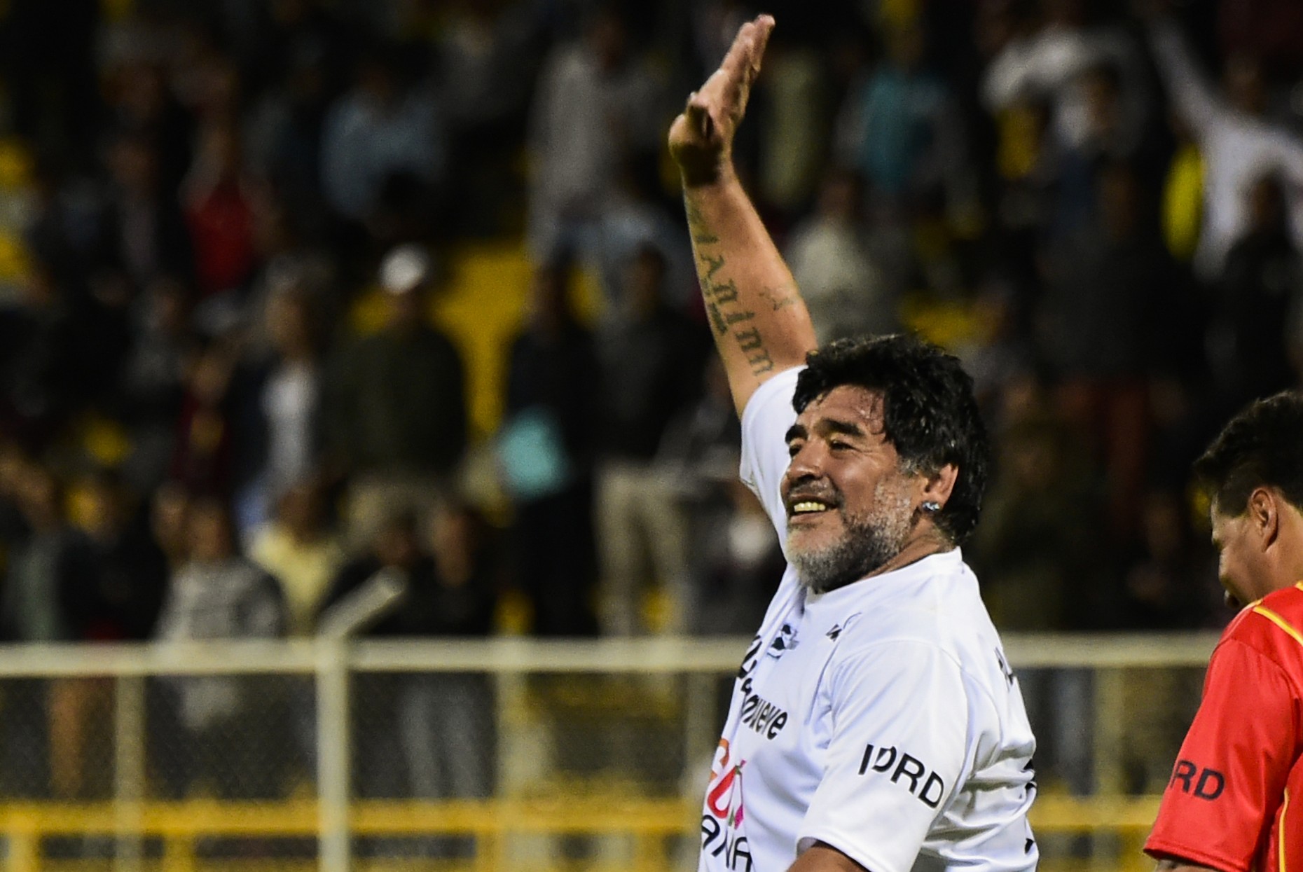 Diego Maradona et l'arbitre de "la main de Dieu" s'échangent des cadeaux