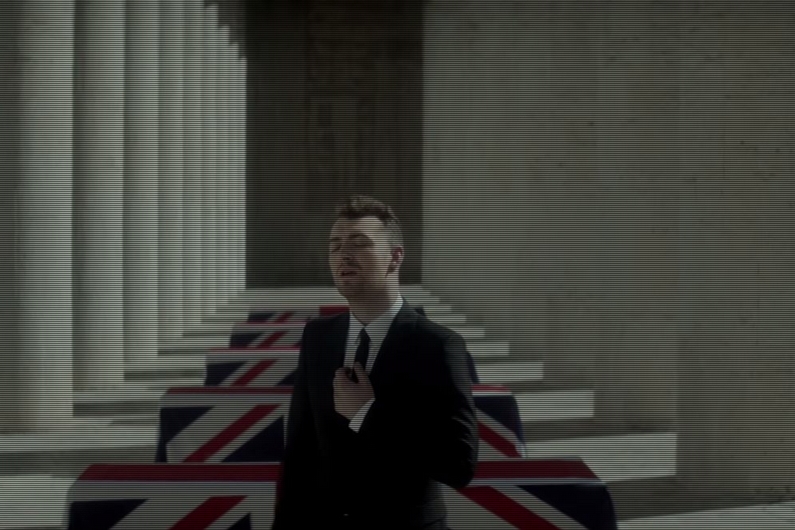VIDÉO James Bond Sam Smith dévoile le clip de "Writing's On The