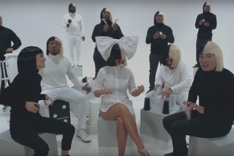 Iko Iko Reprise De Quelle Chanson VIDÉO - Natalie Portman et Sia chantent chez Jimmy Fallon