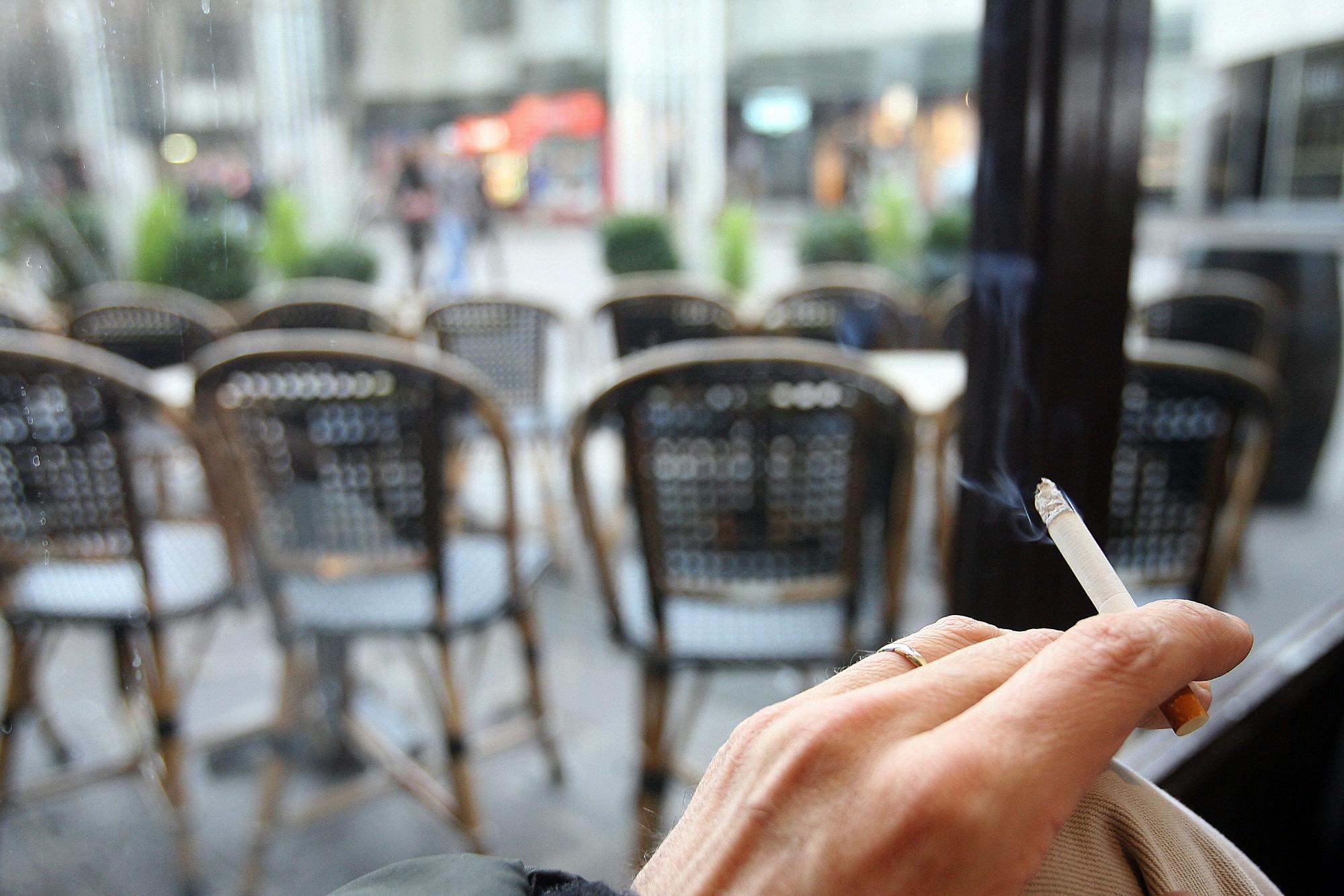 cigarette terrasse Tabac : bientôt la fin des cigarettes en terrasse ?