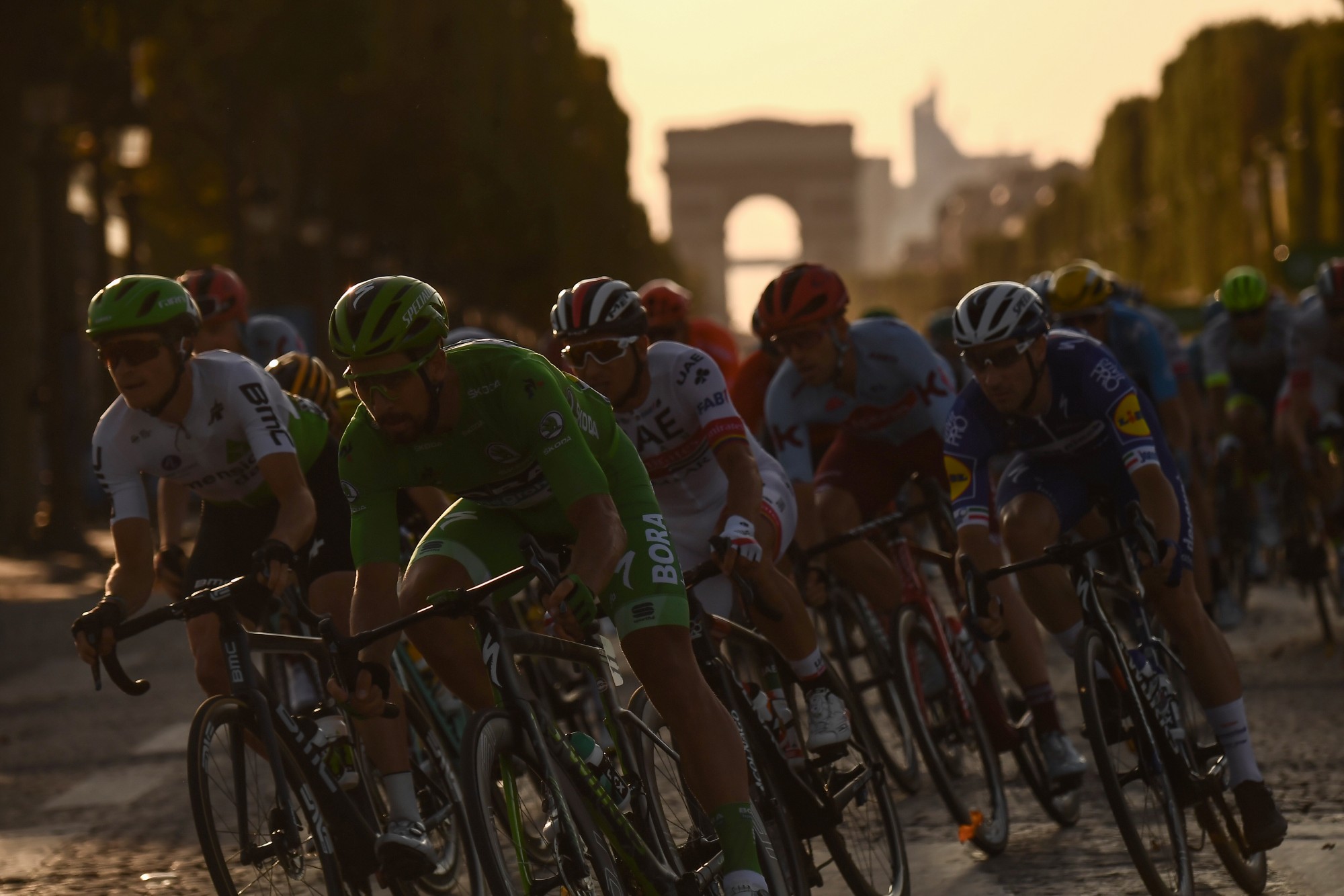 Tableau 30x40 - 50 Ans Du Tour De France Sur Les Champs-Élysées - Thème Montagne