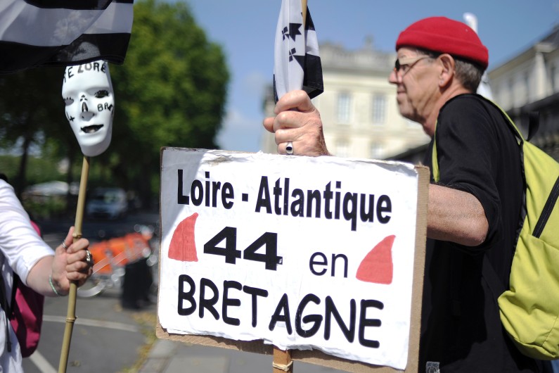 Les Bonnets Rouge Bretagne : les Bonnets rouges vont manifester devant les préfectures et ...