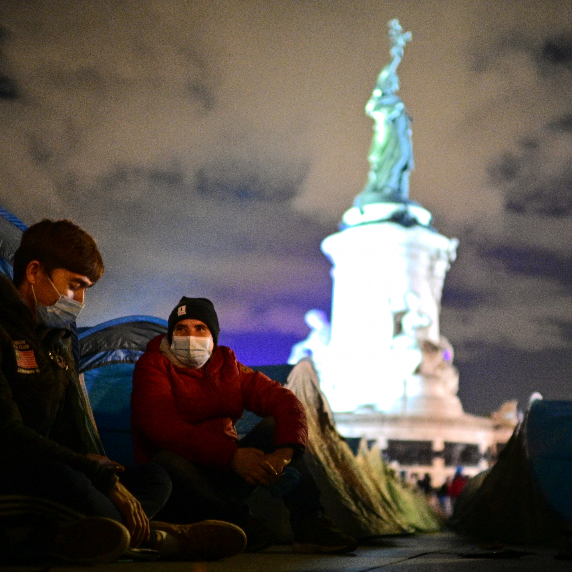 Évacuation de migrants à Paris : 3 questions pour comprendre la polémique