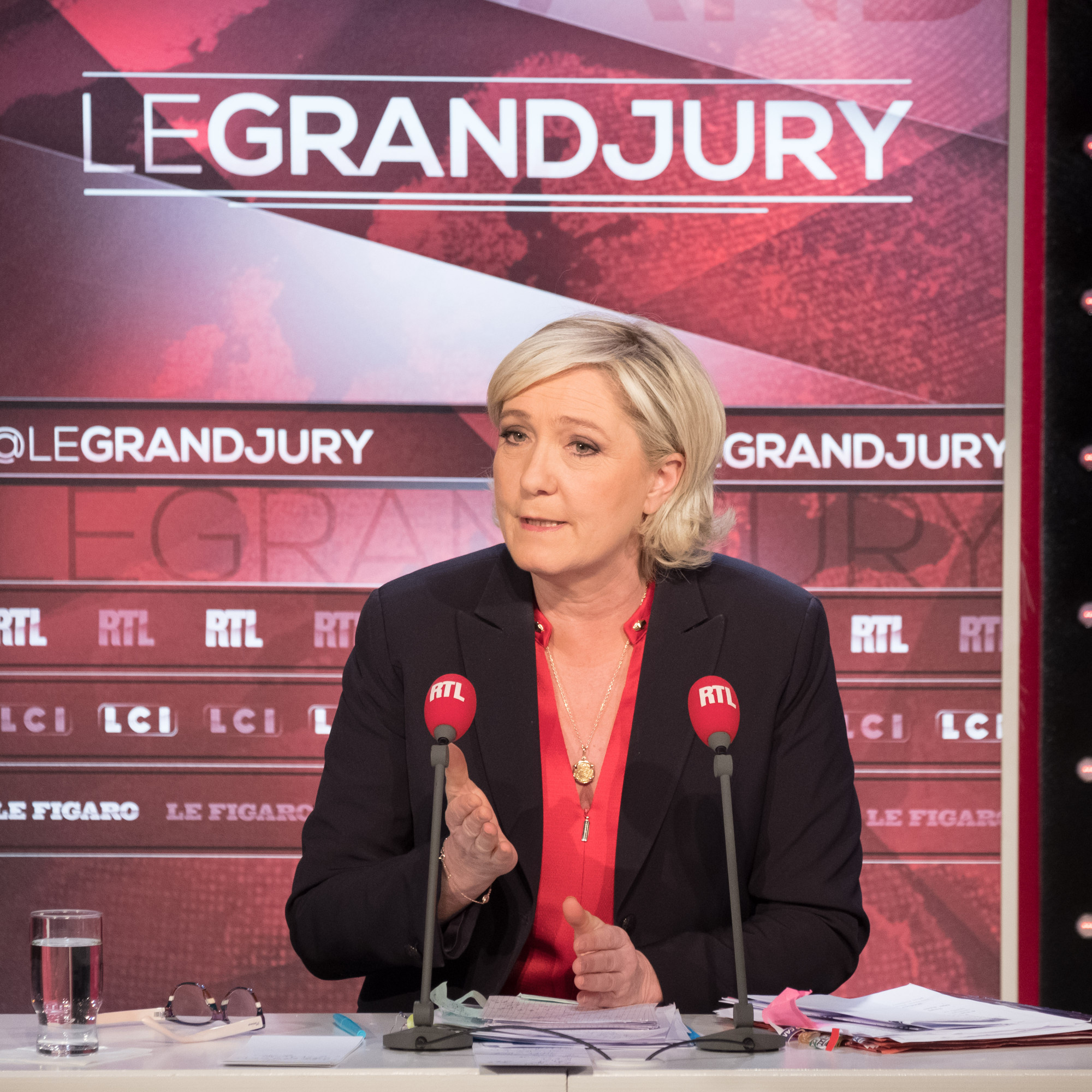 Marine Le Pen pas candidate à "un combat de catch" avec Philippe Poutou