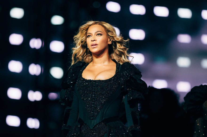 Beyoncé dévoile son maillot customisé du PSG
