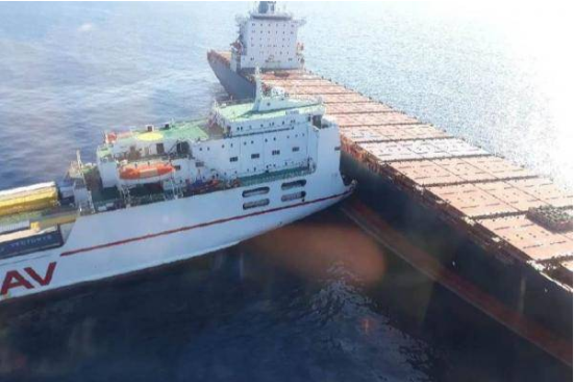 Ship collision. Столкновение судов. Ship collision. Столкновение фицджеральд. Аварии на водном транспорте.