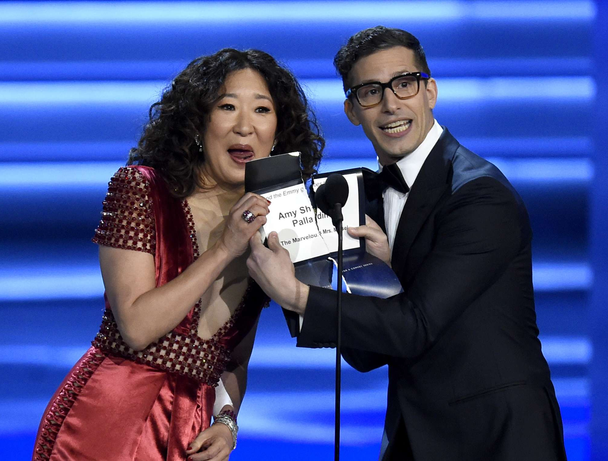 Golden Globes 2019 : Sandra Oh et Andy Samberg présenteront la soirée