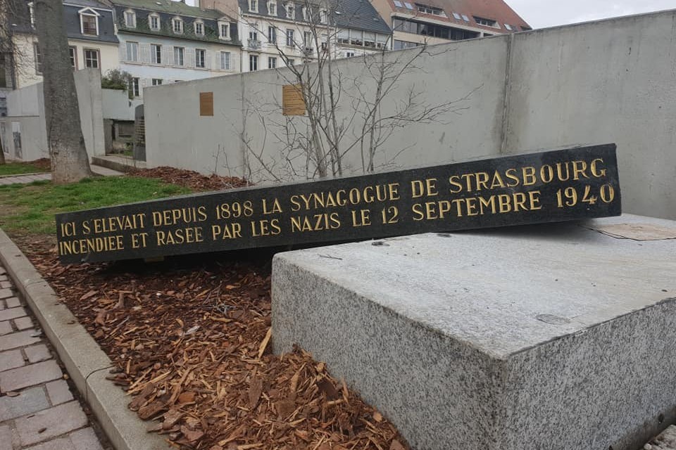 Strasbourg la dégradation de la stèle de l'ancienne synagogue était