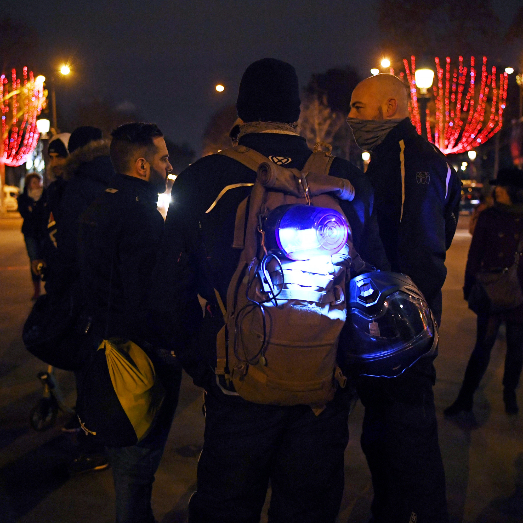 Grille Salaire Gardien De La Paix 2021 Paris : des policiers défilent dans les rues pour réclamer plus de moyens