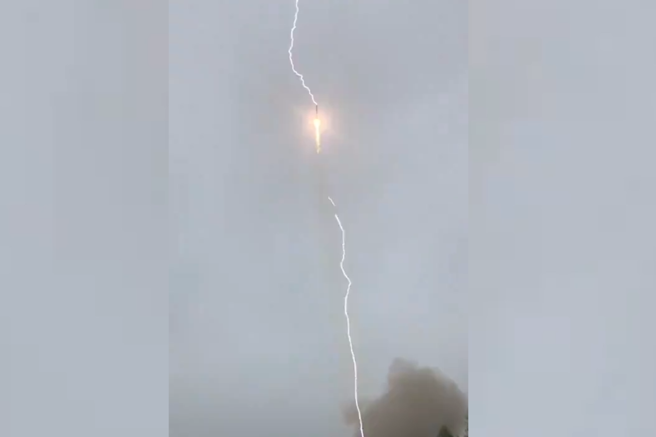 Probabilité D être Frappé Par La Foudre VIDÉO - Une fusée Soyouz frappée par la foudre au décollage