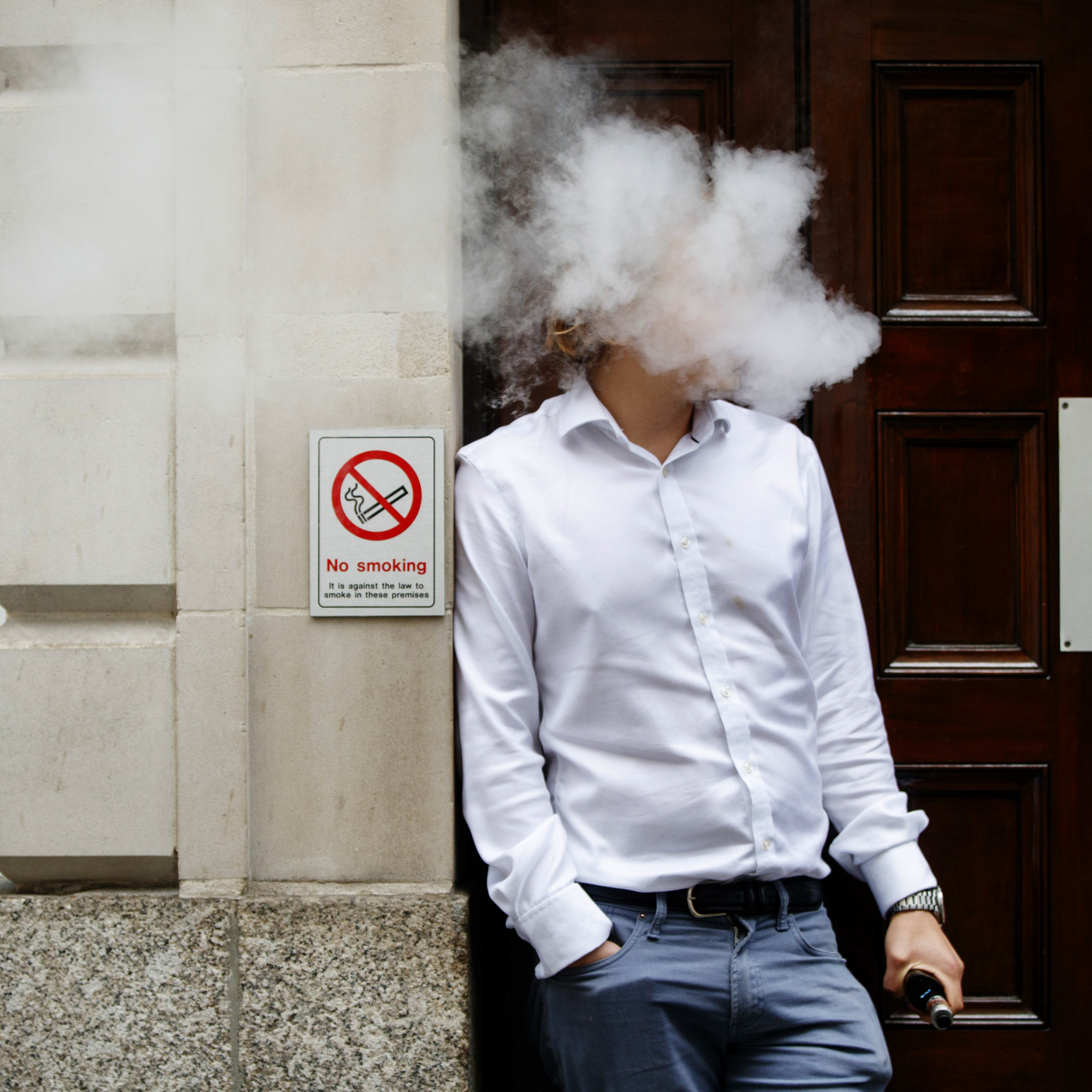 Cigarette électronique : le vapotage est-il aussi dangereux que le dit  l'OMS ?