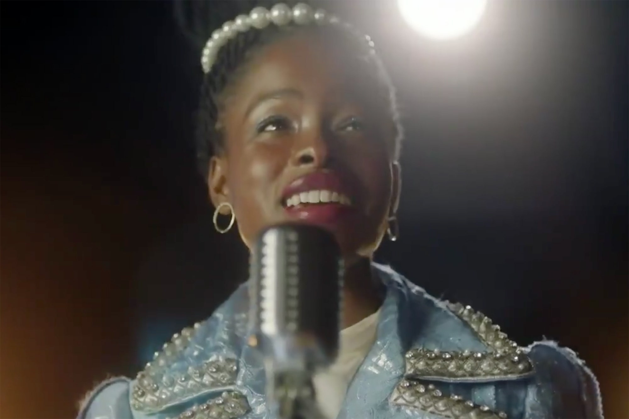 Super Bowl 2021 la poétesse Amanda Gorman enchante le public