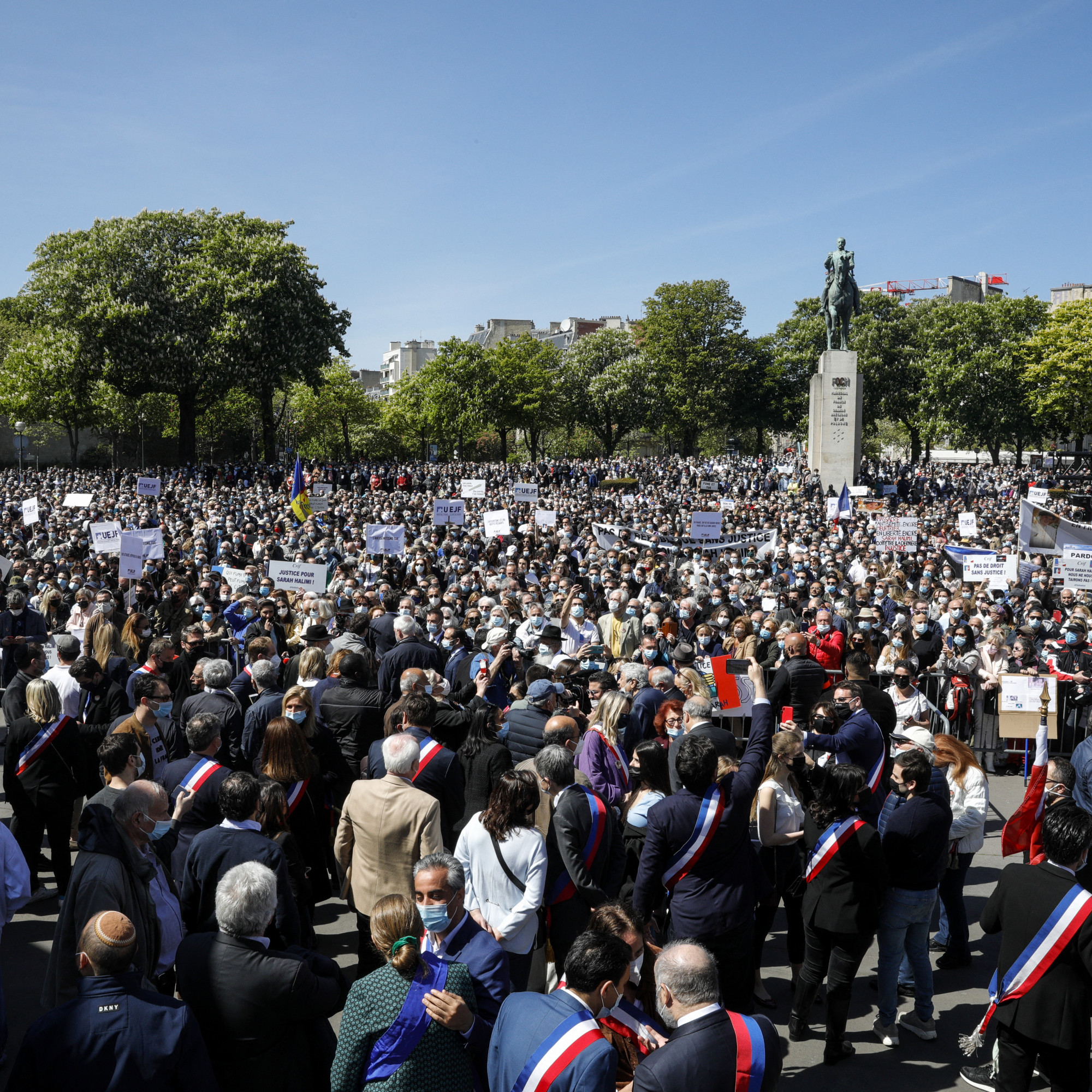 La foule demande justice pour Sarah Halimi