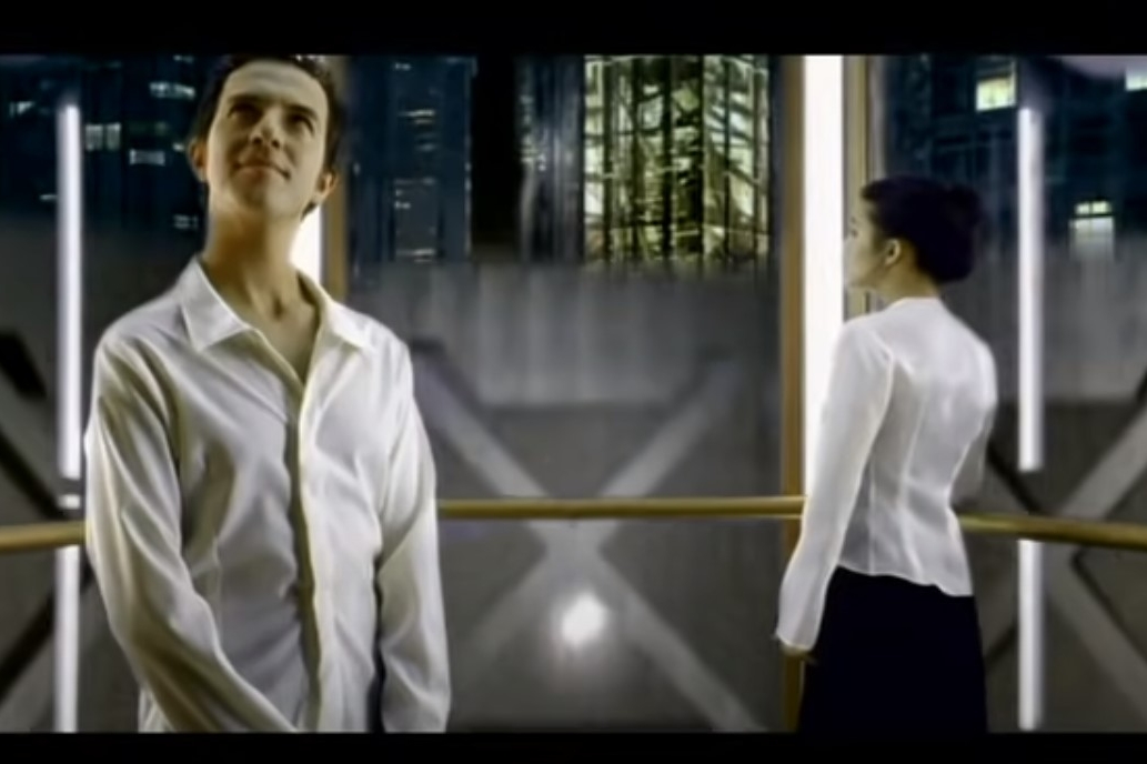 VIDÉO - Calogero : l'ascenseur émotionnel du clip d'En Apesanteur"